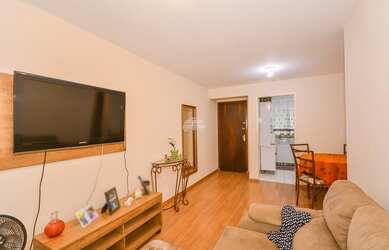 Imagem: O apartamento possui 3 Dormitórios, 1 Banheiro, 1 Vaga na garagem