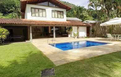 Imagem: A casa em condomínio possui 4 Dormitórios, 5 Banheiros, 4