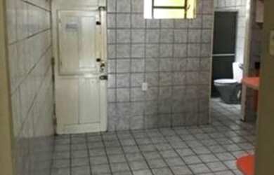 Imagem: A casa possui 2 Dormitórios e está localizado em Araçás