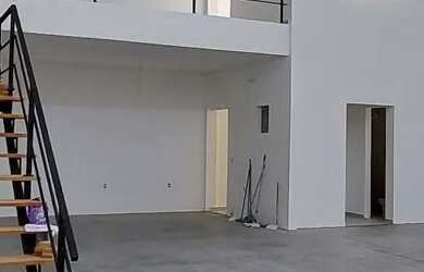 Imagem: O depósito possui 5 Vagas na garagem, 1.200m² de Área, Imóvel