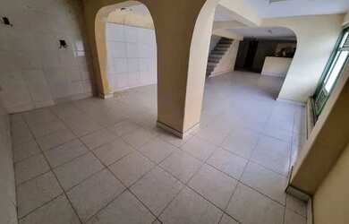 Imagem: A casa possui 3 Dormitórios, 5 Banheiros, 2 Vagas na garagem