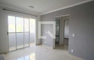 Imagem: O apartamento possui 2 Dormitórios, 1 Banheiro, 1 Vaga na garagem