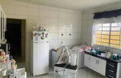 Imagem: A casa possui 2 Dormitórios, 1 Banheiro, 74m² de Área e