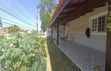 Imagem: A casa em condomínio possui 4 Dormitórios, 5 Banheiros, 2