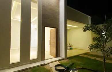 Imagem: A casa possui 4 Dormitórios, 3 Banheiros, 3 Vagas na garagem