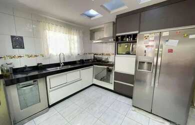 Imagem: A casa em condomínio possui 5 Dormitórios, 5 Banheiros, 5