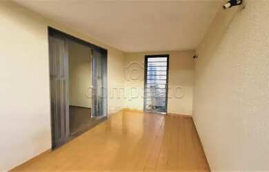 Imagem: A casa possui 3 Dormitórios, 1 Banheiro, 2 Vagas na garagem