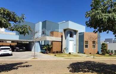 Imagem: A casa em condomínio possui 3 Dormitórios, 3 Banheiros, 5