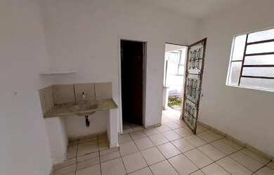 Imagem: A casa possui 1 Dormitório, 1 Banheiro, 2 Vagas na garagem