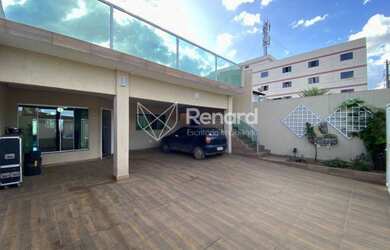 Imagem: A casa em condomínio possui 5 Dormitórios, 5 Banheiros, 4