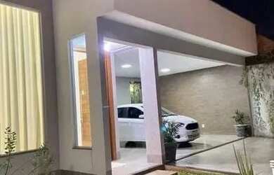 Imagem: A casa possui 3 Dormitórios, 3 Banheiros, 400m² de Área e