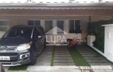 Imagem: A casa possui 2 Dormitórios, 1 Banheiro, 1 Vaga na garagem