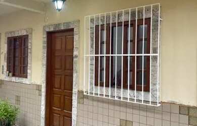 Imagem: A casa possui 2 Dormitórios, 2 Banheiros, 1 Vaga na garagem