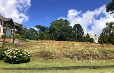 Imagem: O terreno possui 1.385m² de Área e está localizado em Gramado
