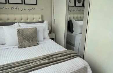 Imagem: O apartamento possui 2 Dormitórios, 1 Banheiro, 1 Vaga na garagem