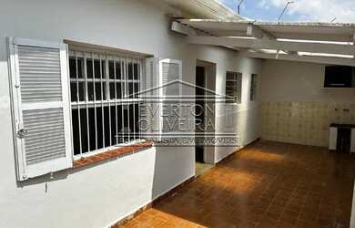 Imagem: A casa possui 2 Dormitórios, 1 Banheiro, 1 Vaga na garagem