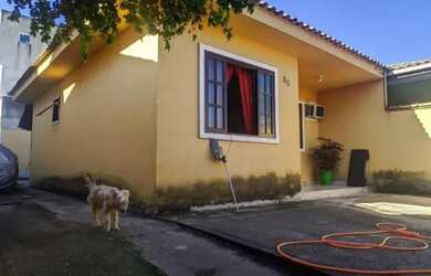 Imagem: A casa possui 2 Dormitórios, 2 Banheiros, 1 Vaga na garagem