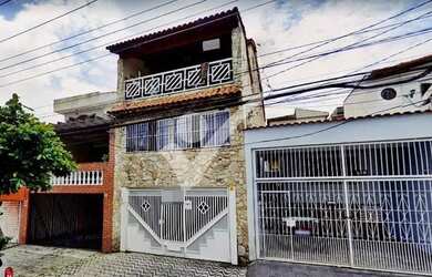 Imagem: A casa possui 3 Dormitórios, 3 Banheiros, 2 Vagas na garagem