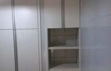 Imagem: A casa possui 3 Dormitórios, 1 Banheiro, 2 Vagas na garagem