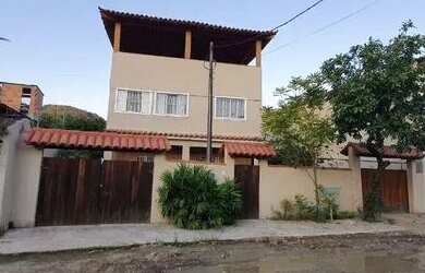 Imagem: A casa possui 4 Dormitórios, 5 Banheiros, 2 Vagas na garagem