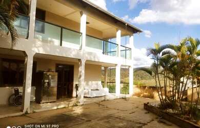 Imagem: A casa em condomínio possui 5 Dormitórios, 4 Banheiros, 5