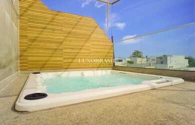 Imagem 2: Cobertura linda Jardim Oceânico para aluguel e venda possui 360 metros quadrados com 4 qua