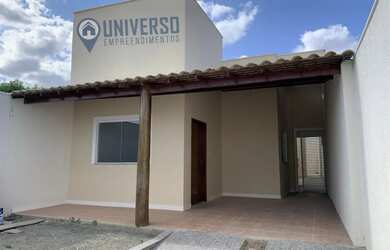 Imagem: A casa possui 3 Dormitórios, 2 Banheiros e 2 Vagas na garagem