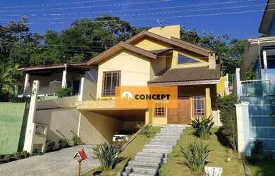 Imagem: A casa em condomínio possui 4 Dormitórios, 4 Banheiros, 4