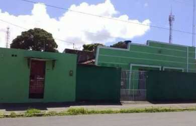 Imagem: A casa possui 5 Dormitórios, 5 Banheiros, 2 Vagas na garagem