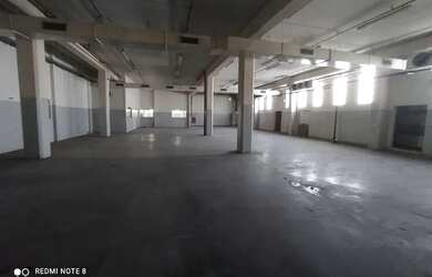 Imagem: O depósito possui 5 Vagas na garagem, 8.800m² de Área e