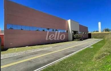 Imagem: O depósito possui 5 Vagas na garagem, 3.747m² de Área e