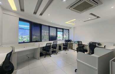 Imagem: O depósito possui 2 Vagas na garagem e 72m² de Área e está