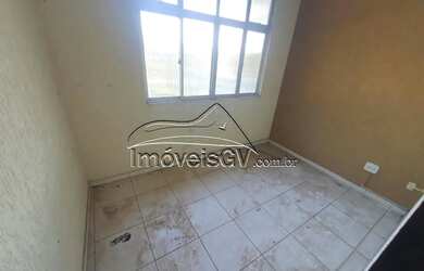 Imagem: A casa possui 3 Dormitórios, 1 Banheiro, 1 Vaga na garagem