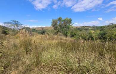 Imagem 3: Terreno de 13,7 hectares a 500 m de estrada de terra