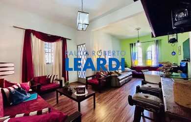 Imagem: A casa possui 2 Dormitórios, 2 Banheiros, 4 Vagas na garagem