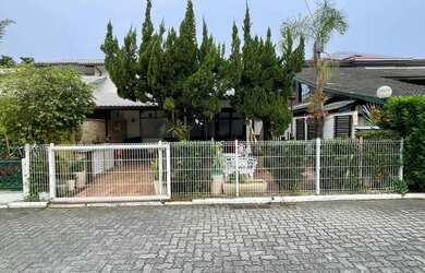 Imagem: A casa em condomínio possui 3 Dormitórios, 3 Banheiros, 2