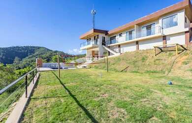 Imagem: A casa em condomínio possui 3 Dormitórios, 1 Banheiro, 3 Vagas