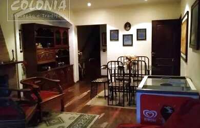 Imagem: A casa possui 3 Dormitórios, 4 Banheiros, 2 Vagas na garagem