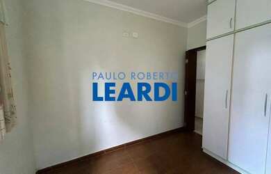 Imagem: O apartamento possui 3 Dormitórios, 1 Banheiro, 1 Vaga na garagem