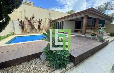 Imagem: A casa em condomínio possui 4 Dormitórios, 5 Banheiros, 4