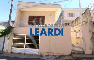 Imagem: A casa possui 2 Dormitórios, 1 Banheiro, 2 Vagas na garagem