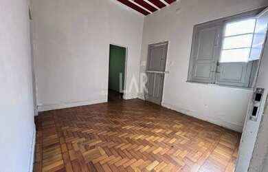 Imagem: O depósito possui 3 Vagas na garagem, 350m² de Área e está