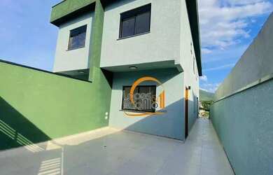 Imagem: A casa possui 3 Dormitórios, 3 Banheiros, 2 Vagas na garagem