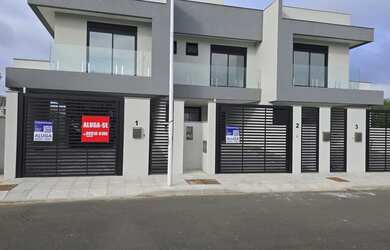 Imagem: A casa possui 3 Dormitórios, 4 Banheiros, 4 Vagas na garagem