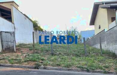 Imagem: O terreno possui 300m² de Área e está localizado em Loteamento