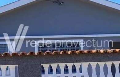 Imagem: A casa possui 2 Dormitórios, 1 Banheiro, 3 Vagas na garagem