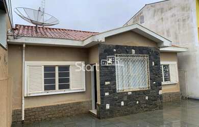 Imagem: A casa possui 3 Dormitórios, 2 Banheiros, 3 Vagas na garagem