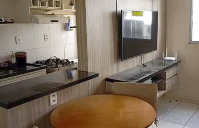 Imagem: O apartamento possui 2 Dormitórios, 1 Banheiro, 1 Vaga na garagem