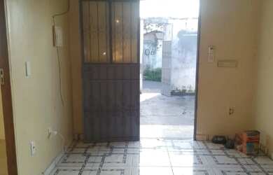 Imagem: A casa possui 2 Dormitórios, 1 Banheiro e 1 Vaga na garagem