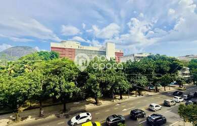Imagem: O depósito possui 1 Vaga na garagem, 30m² de Área e está